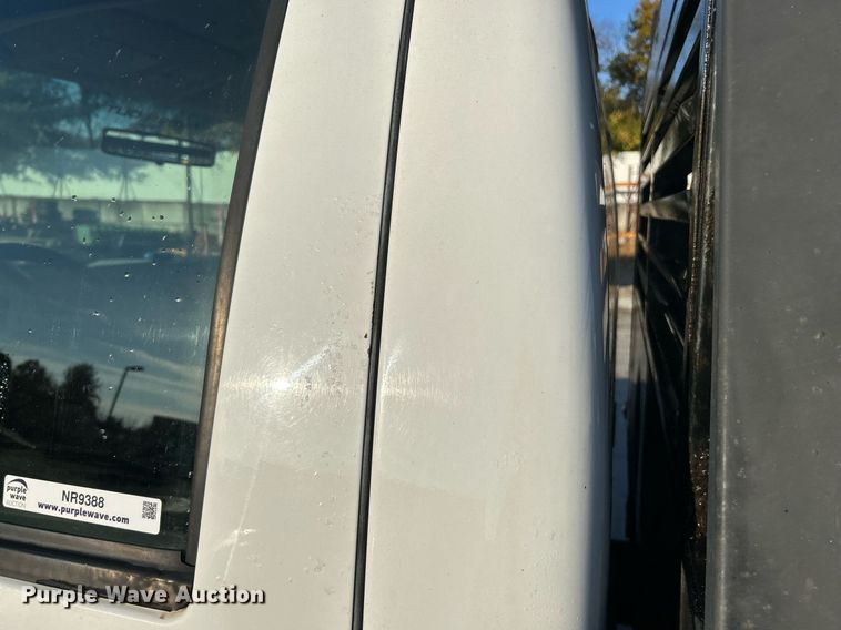 image for item NR9388 2008 Ford F350 Super Duty XL  flatbed pickup truck