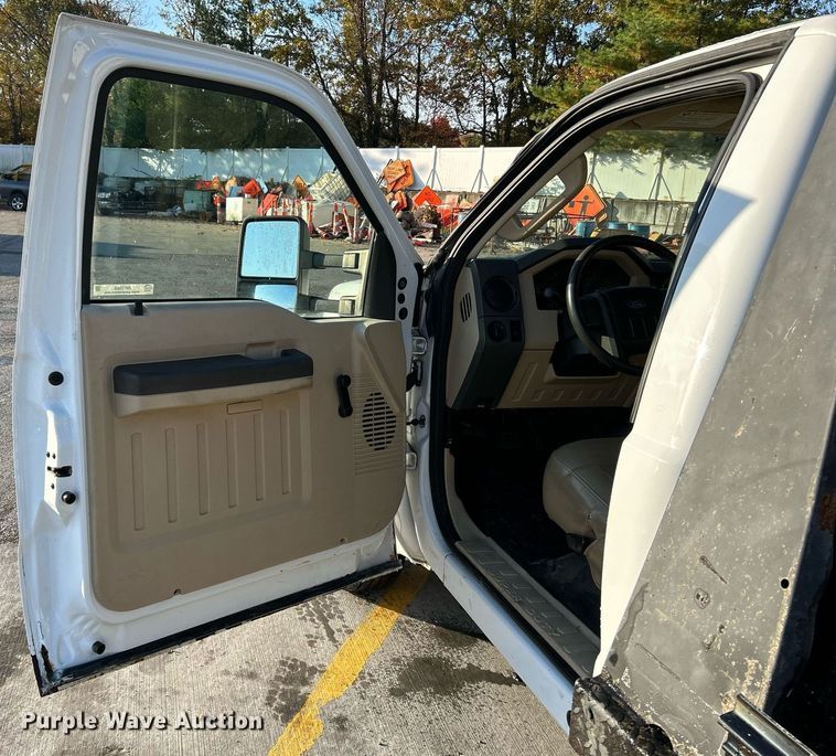 image for item NR9388 2008 Ford F350 Super Duty XL  flatbed pickup truck