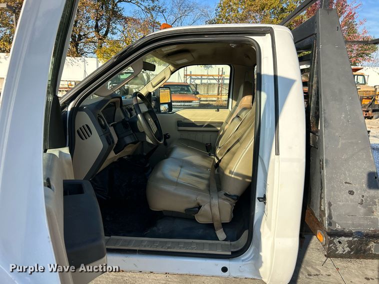 image for item NR9388 2008 Ford F350 Super Duty XL  flatbed pickup truck