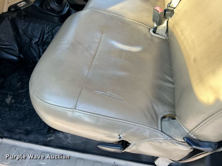 image for item NR9388 2008 Ford F350 Super Duty XL  flatbed pickup truck