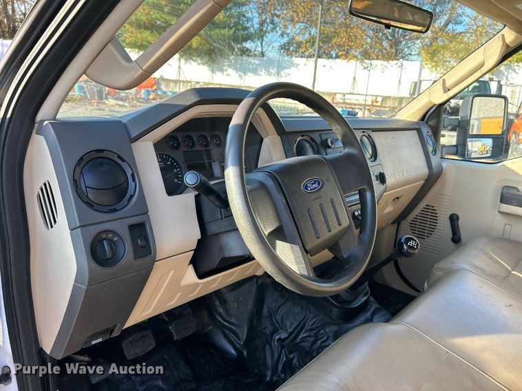 image for item NR9388 2008 Ford F350 Super Duty XL  flatbed pickup truck