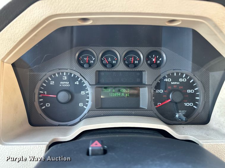 image for item NR9388 2008 Ford F350 Super Duty XL  flatbed pickup truck