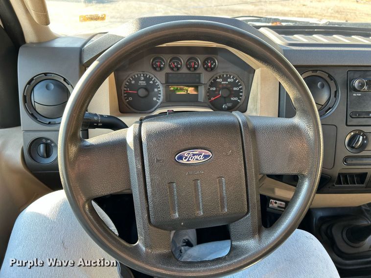 image for item NR9388 2008 Ford F350 Super Duty XL  flatbed pickup truck