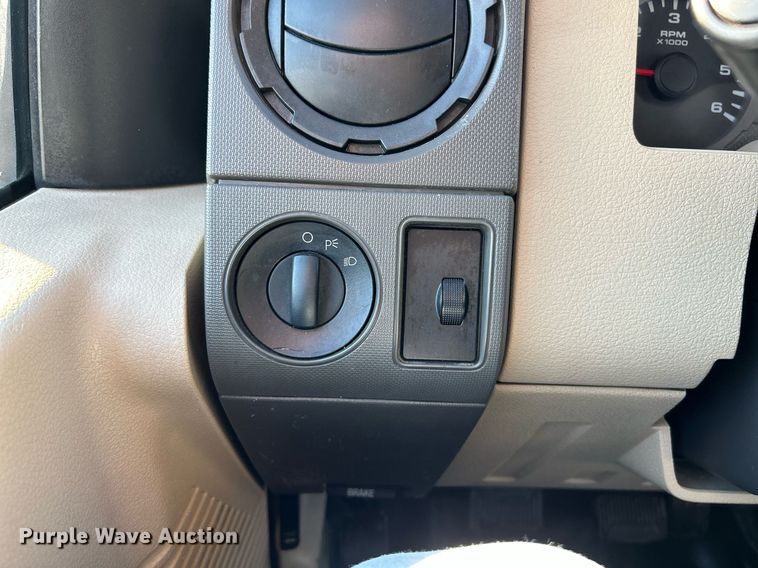 image for item NR9388 2008 Ford F350 Super Duty XL  flatbed pickup truck