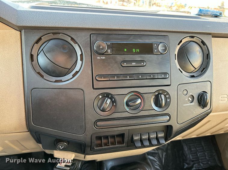 image for item NR9388 2008 Ford F350 Super Duty XL  flatbed pickup truck