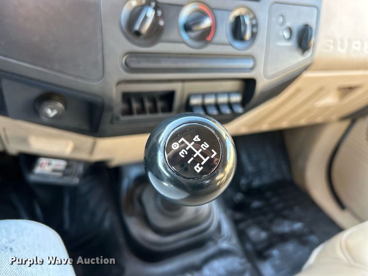 image for item NR9388 2008 Ford F350 Super Duty XL  flatbed pickup truck