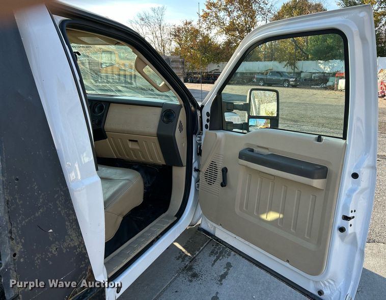 image for item NR9388 2008 Ford F350 Super Duty XL  flatbed pickup truck