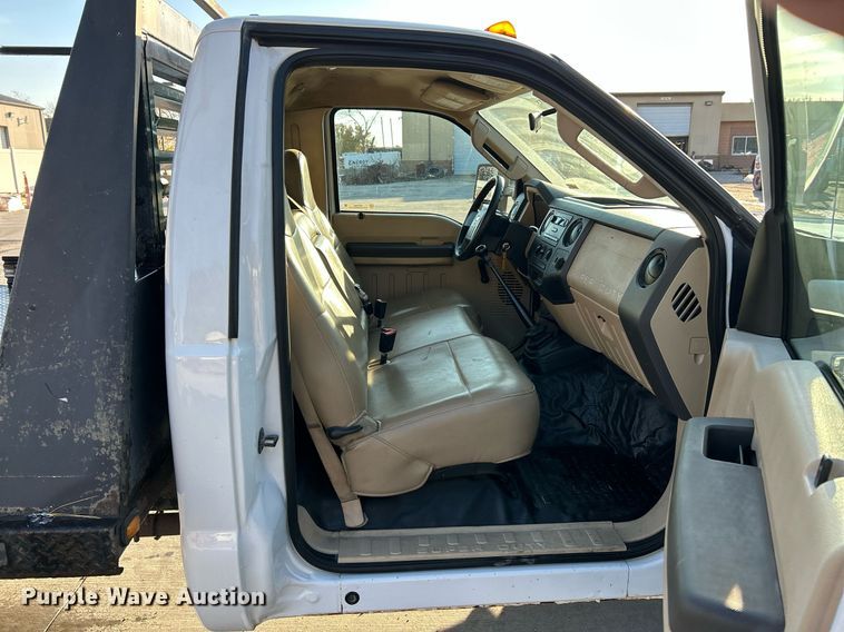 image for item NR9388 2008 Ford F350 Super Duty XL  flatbed pickup truck