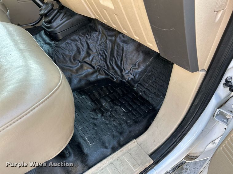 image for item NR9388 2008 Ford F350 Super Duty XL  flatbed pickup truck