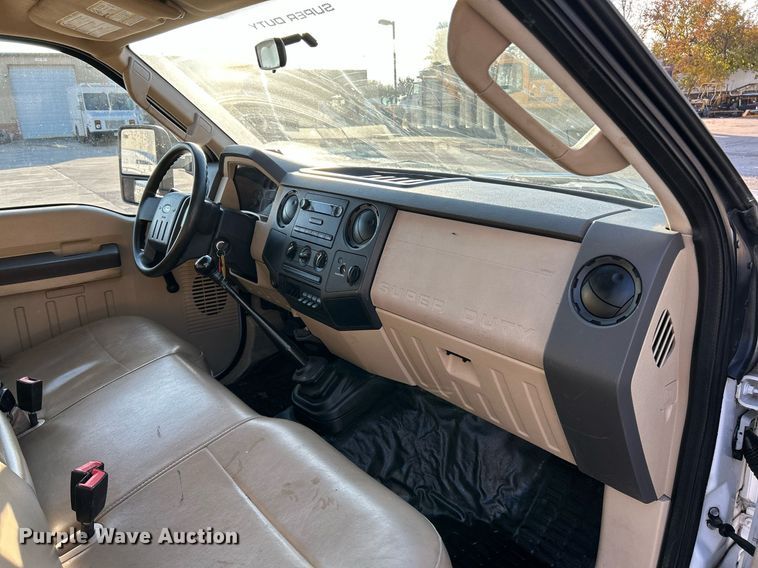 image for item NR9388 2008 Ford F350 Super Duty XL  flatbed pickup truck