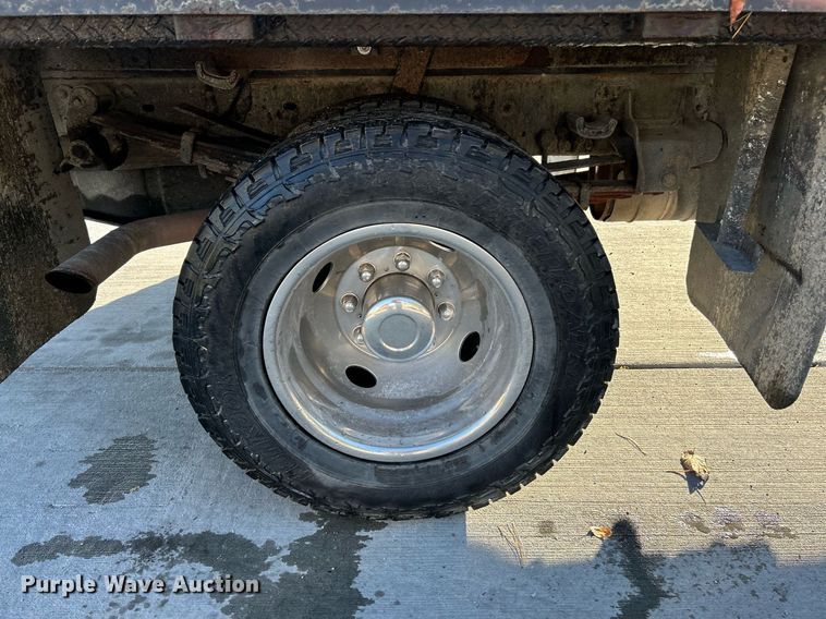 image for item NR9388 2008 Ford F350 Super Duty XL  flatbed pickup truck