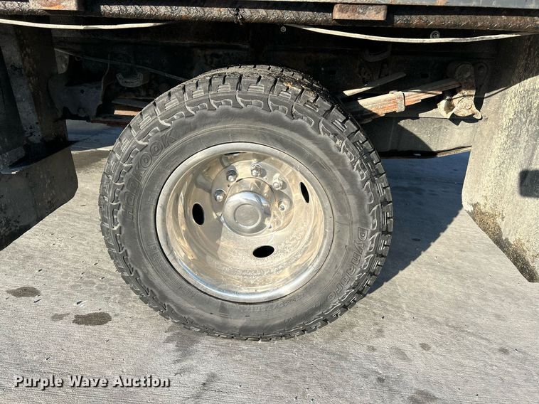 image for item NR9388 2008 Ford F350 Super Duty XL  flatbed pickup truck