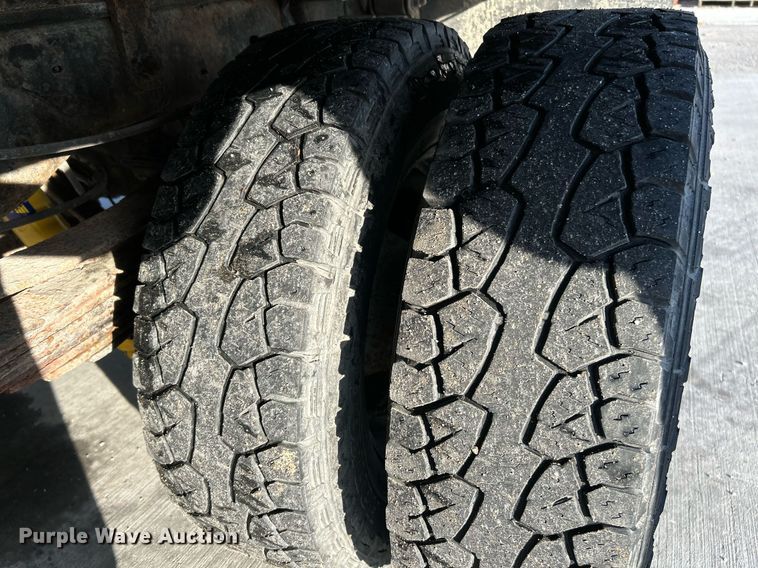 image for item NR9388 2008 Ford F350 Super Duty XL  flatbed pickup truck