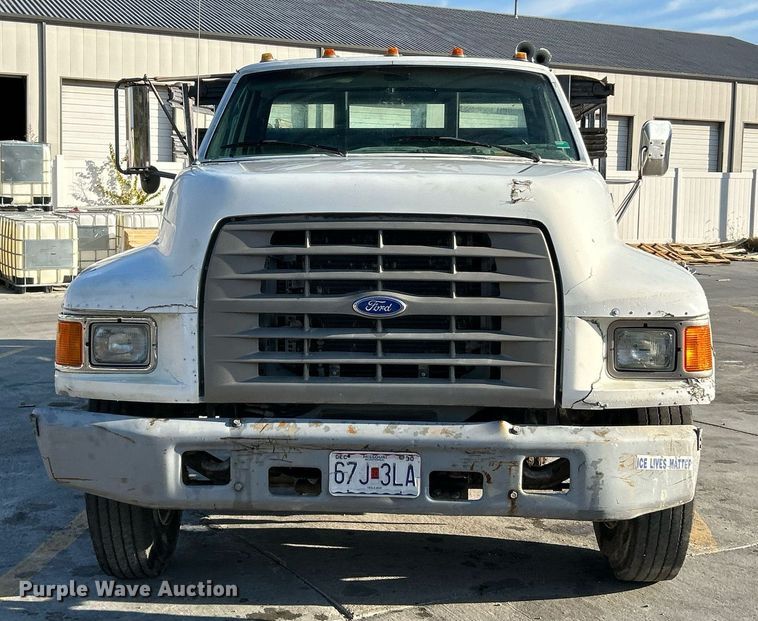 image for item NR9389 1995 Ford F800  flatbed truck