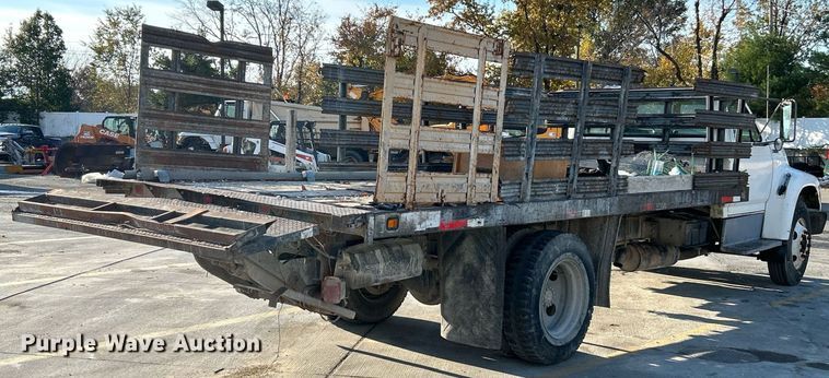 image for item NR9389 1995 Ford F800  flatbed truck