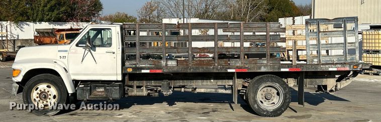 image for item NR9389 1995 Ford F800  flatbed truck
