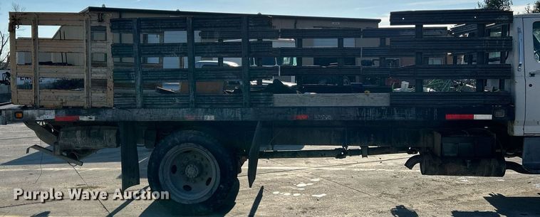 image for item NR9389 1995 Ford F800  flatbed truck