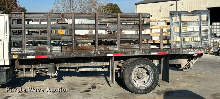 image for item NR9389 1995 Ford F800  flatbed truck