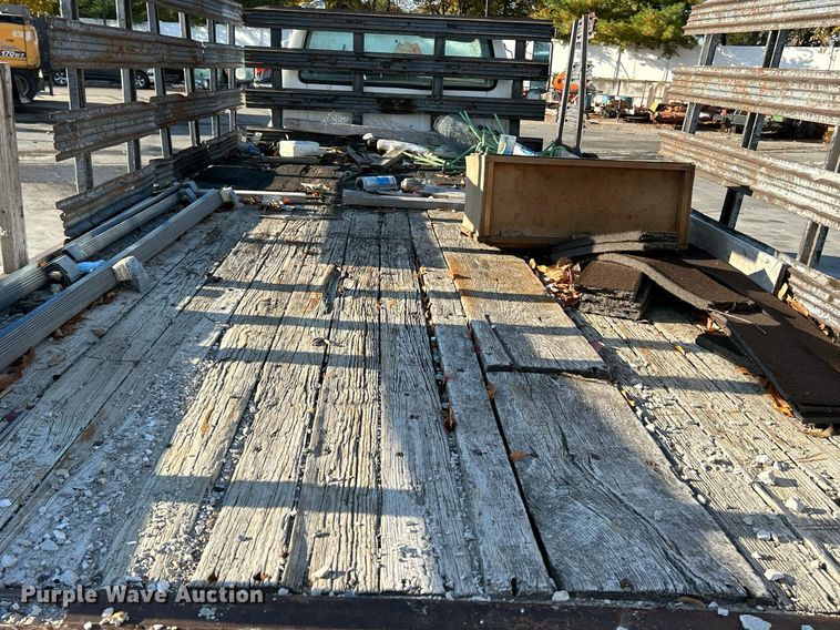 image for item NR9389 1995 Ford F800  flatbed truck