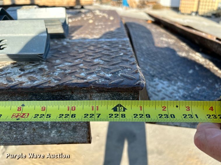 image for item NR9389 1995 Ford F800  flatbed truck