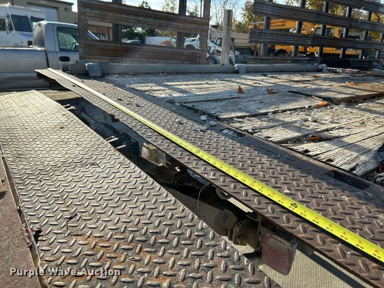 image for item NR9389 1995 Ford F800  flatbed truck