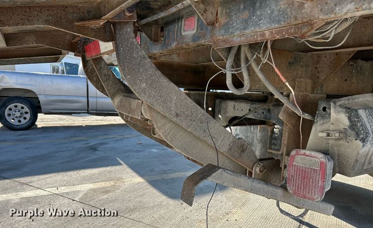 image for item NR9389 1995 Ford F800  flatbed truck