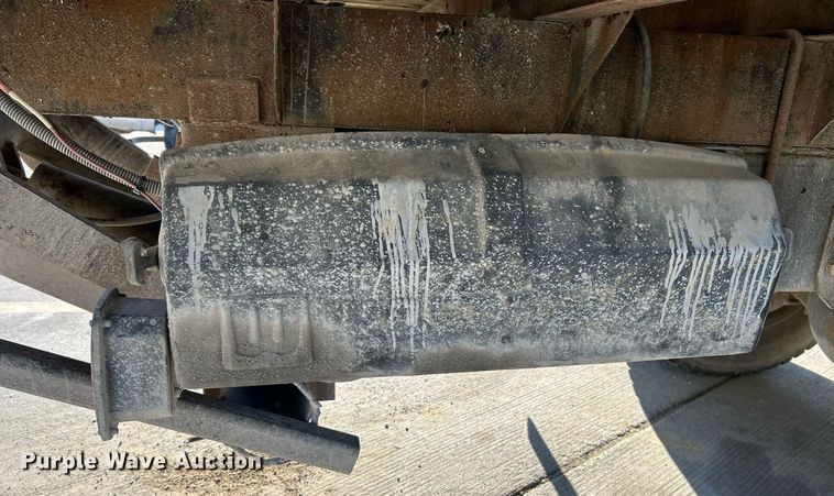 image for item NR9389 1995 Ford F800  flatbed truck