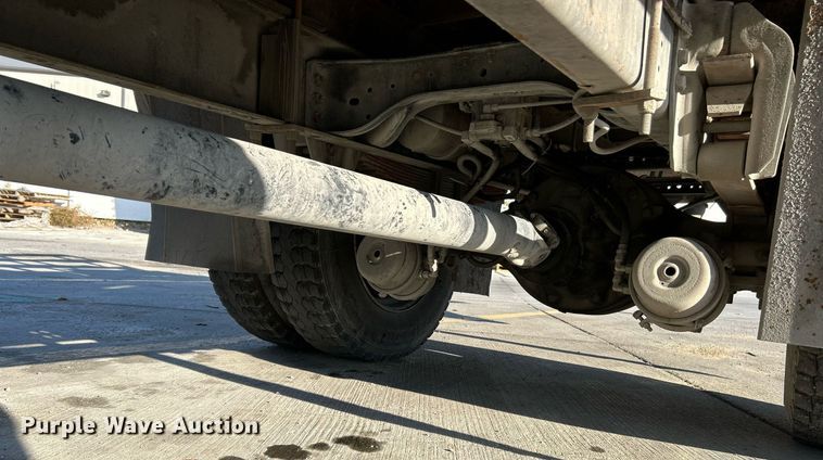 image for item NR9389 1995 Ford F800  flatbed truck