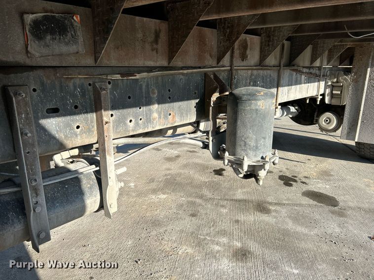 image for item NR9389 1995 Ford F800  flatbed truck