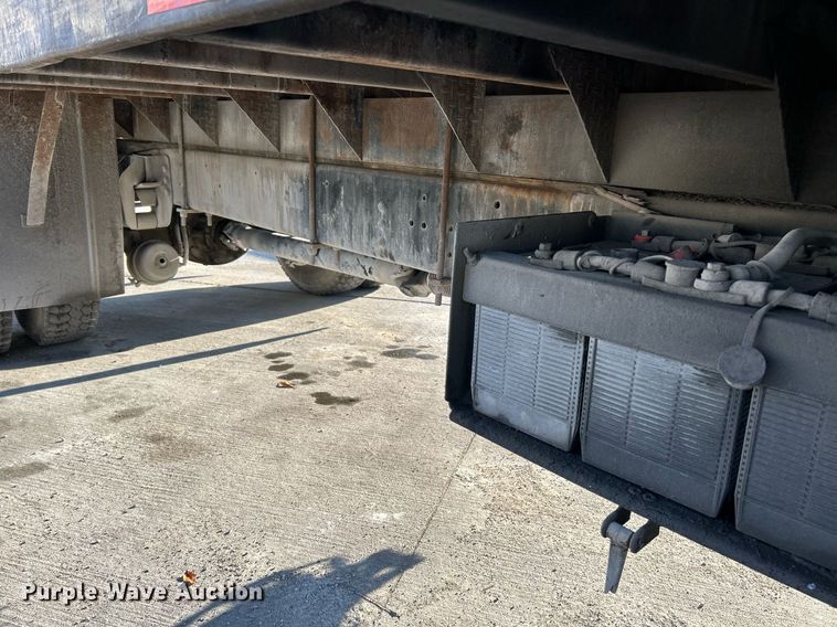 image for item NR9389 1995 Ford F800  flatbed truck