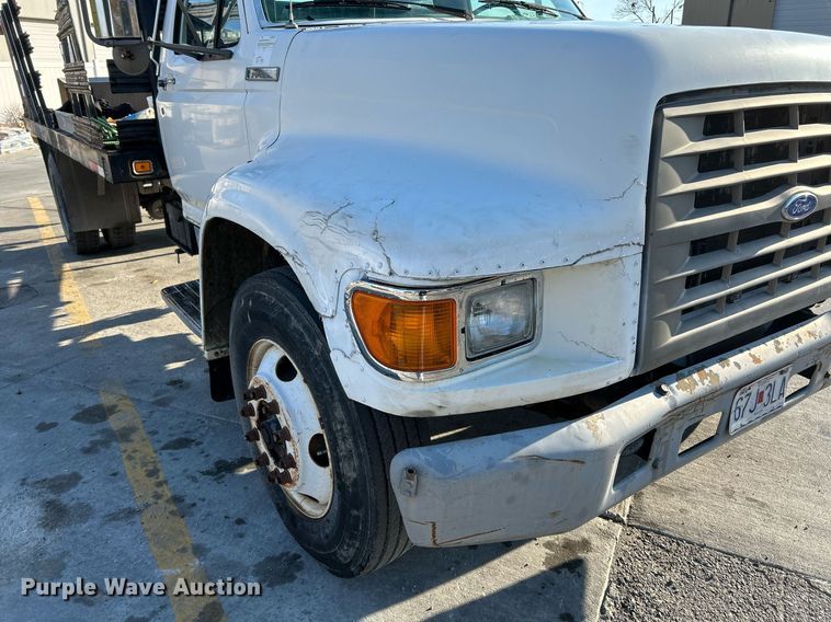 image for item NR9389 1995 Ford F800  flatbed truck