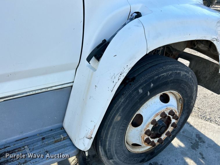 image for item NR9389 1995 Ford F800  flatbed truck