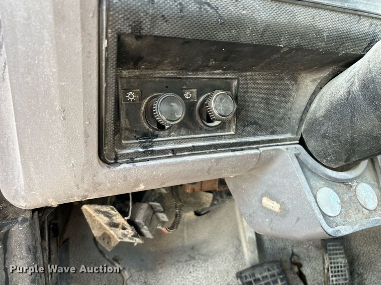 image for item NR9389 1995 Ford F800  flatbed truck