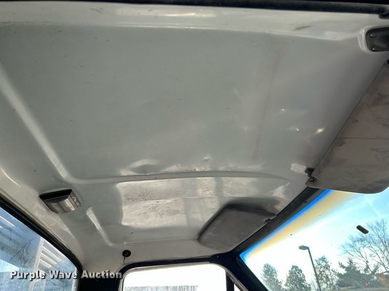 image for item NR9389 1995 Ford F800  flatbed truck