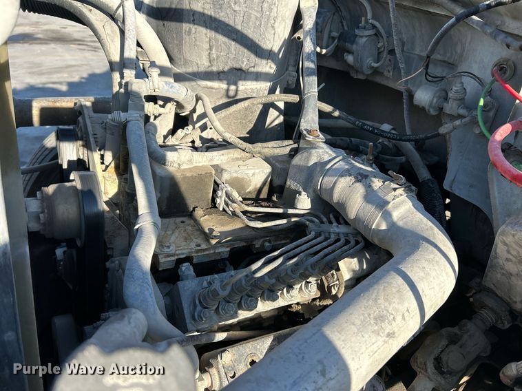 image for item NR9389 1995 Ford F800  flatbed truck