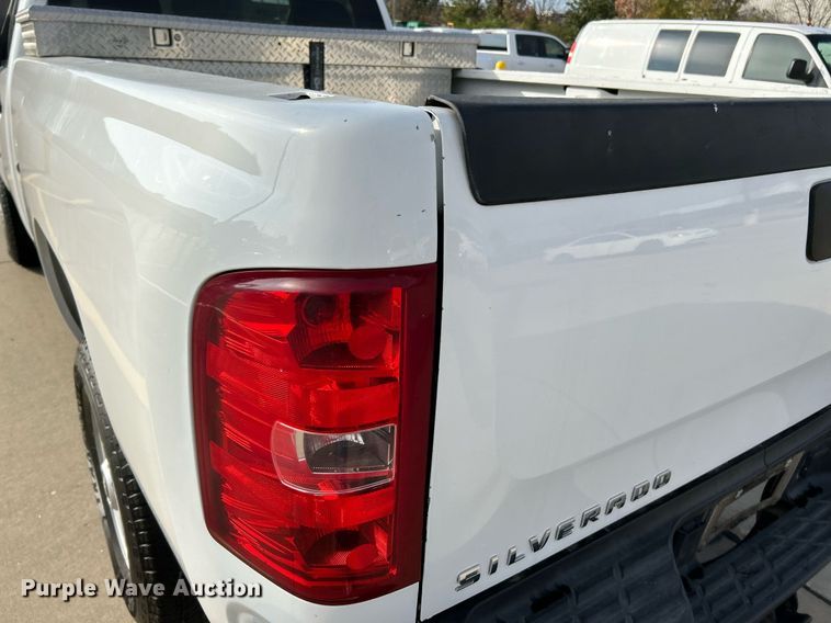 image for item NR9398 2013 Chevrolet Silverado 2500HD  pickup truck