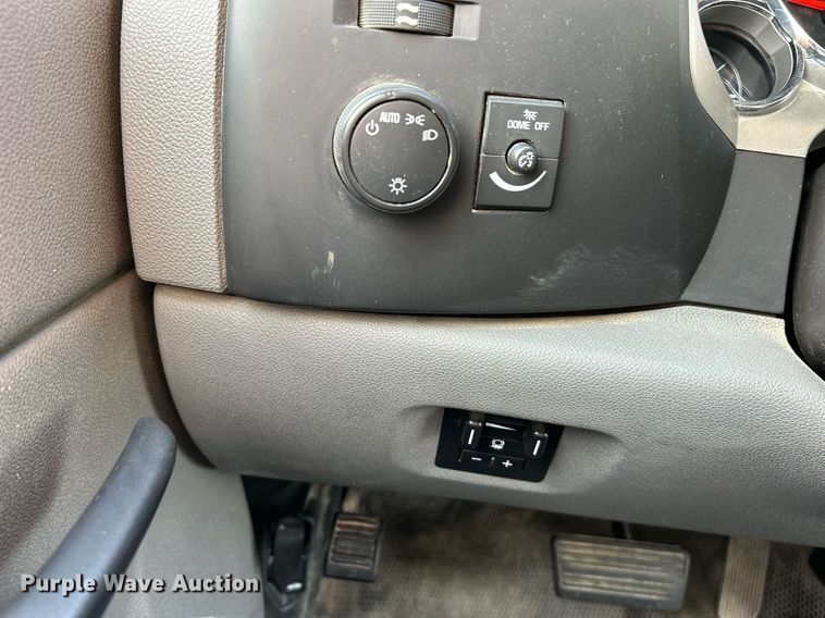 image for item NR9398 2013 Chevrolet Silverado 2500HD  pickup truck