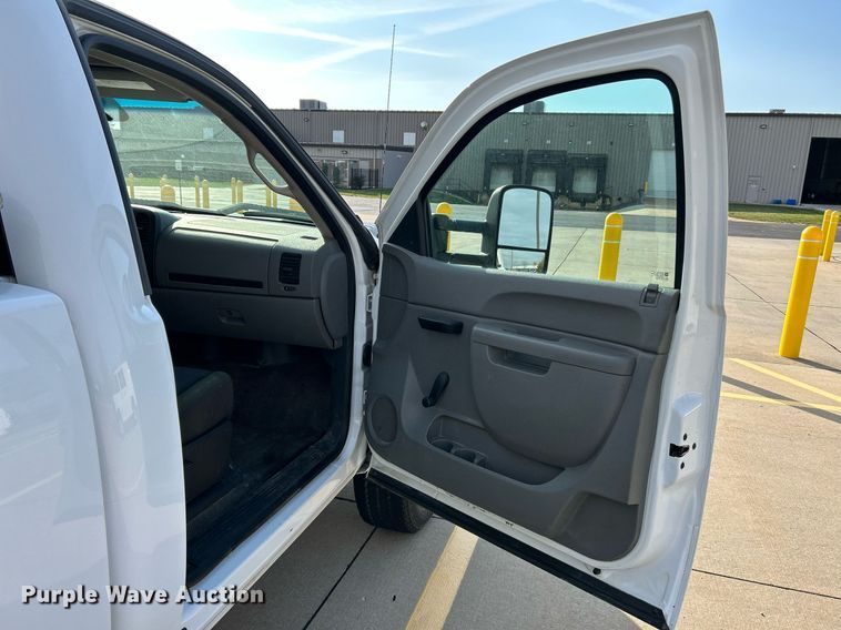 image for item NR9398 2013 Chevrolet Silverado 2500HD  pickup truck