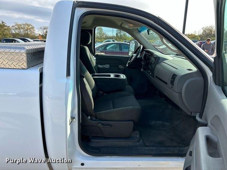 image for item NR9398 2013 Chevrolet Silverado 2500HD  pickup truck