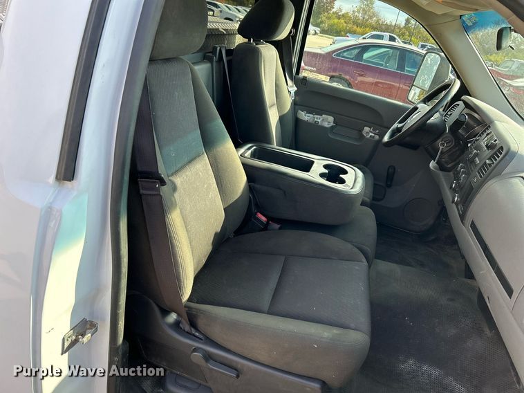 image for item NR9398 2013 Chevrolet Silverado 2500HD  pickup truck