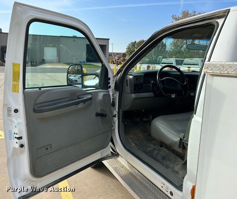 image for item NR9399 2002 Ford F550 Super Duty XL  utility / service truck