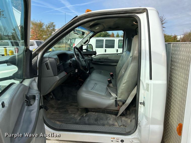 image for item NR9399 2002 Ford F550 Super Duty XL  utility / service truck