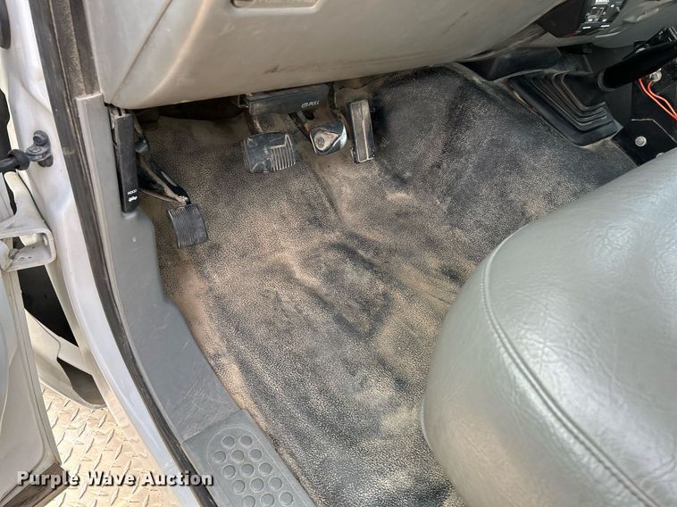 image for item NR9399 2002 Ford F550 Super Duty XL  utility / service truck