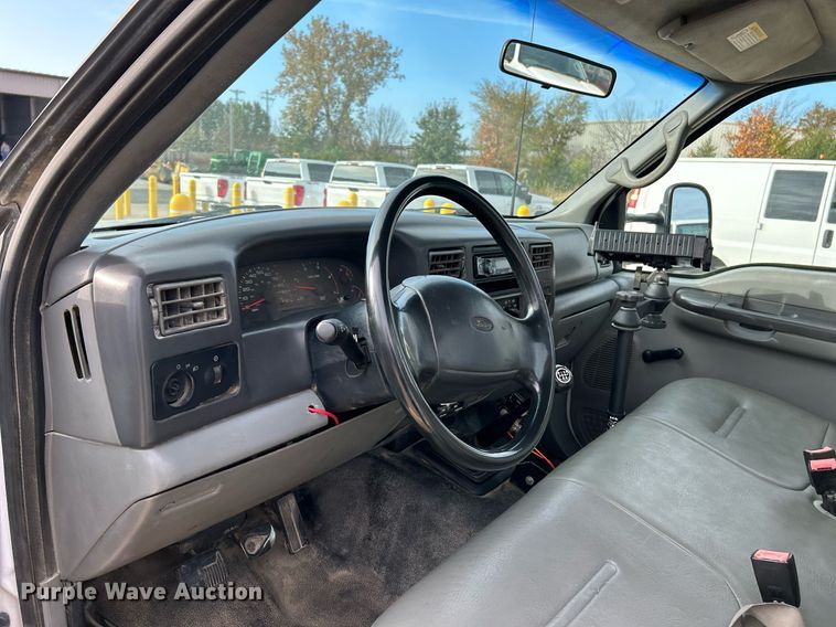 image for item NR9399 2002 Ford F550 Super Duty XL  utility / service truck