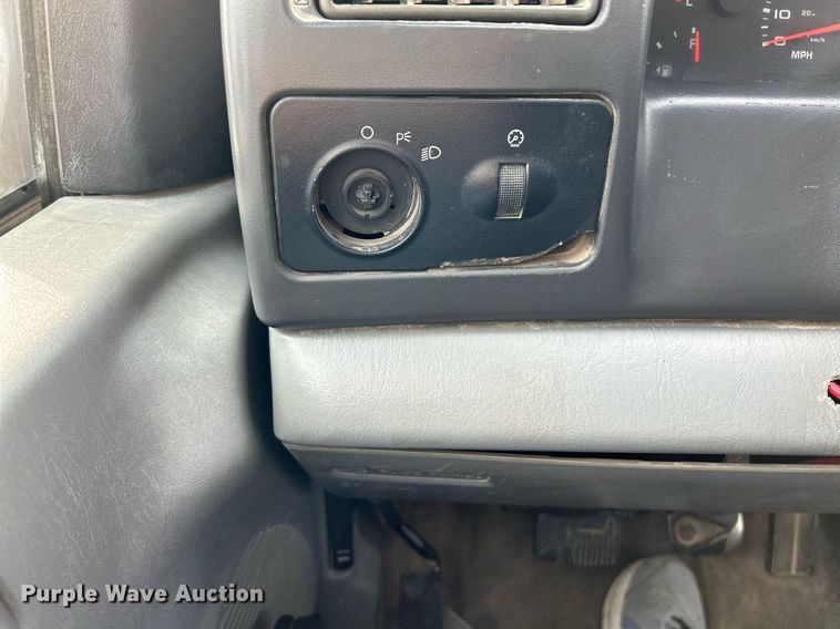 image for item NR9399 2002 Ford F550 Super Duty XL  utility / service truck