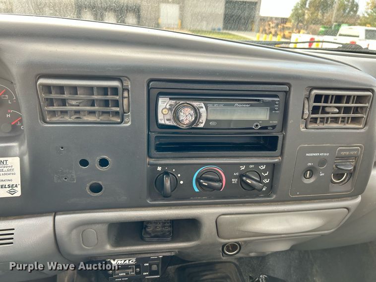 image for item NR9399 2002 Ford F550 Super Duty XL  utility / service truck