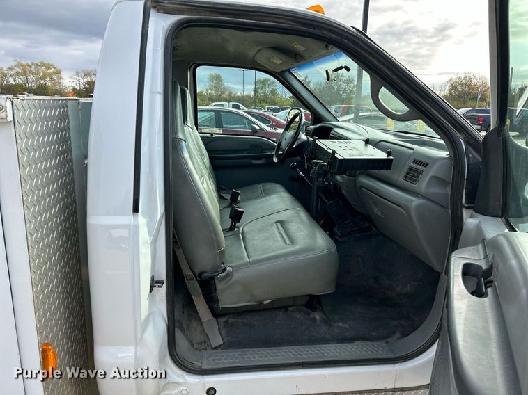 image for item NR9399 2002 Ford F550 Super Duty XL  utility / service truck