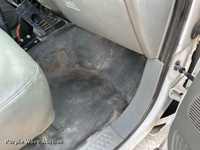 image for item NR9399 2002 Ford F550 Super Duty XL  utility / service truck