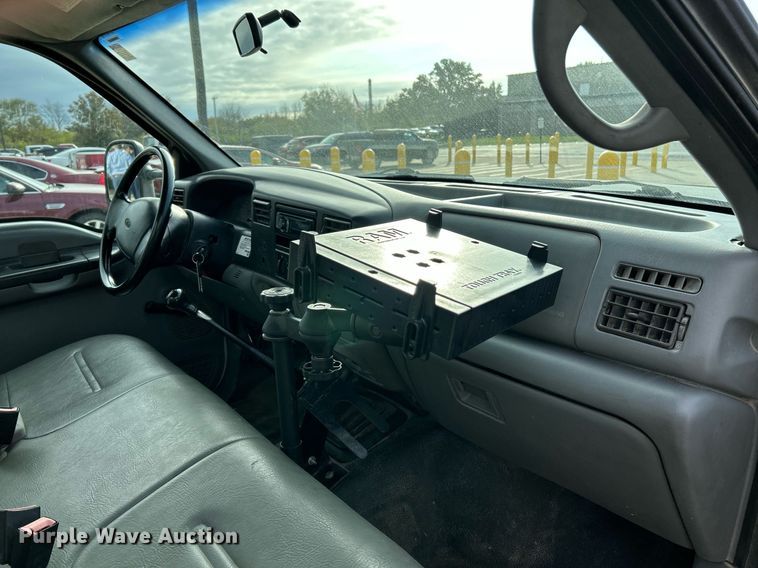 image for item NR9399 2002 Ford F550 Super Duty XL  utility / service truck