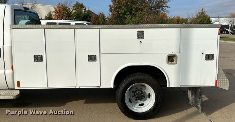 image for item NR9399 2002 Ford F550 Super Duty XL  utility / service truck